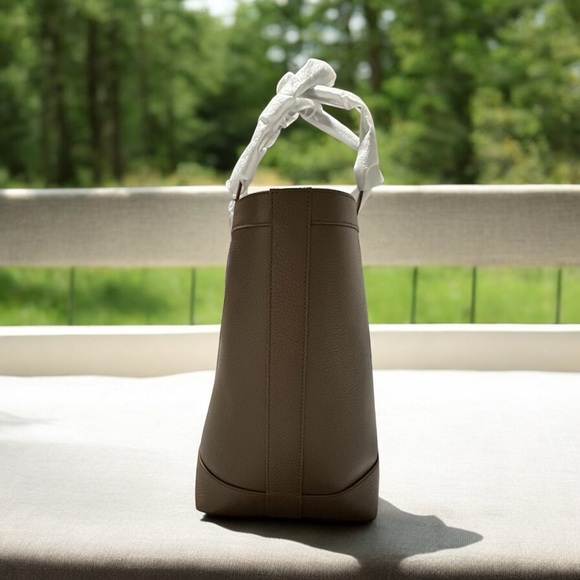 NWT! Burberry Tote Bag - Picture 12 of 16